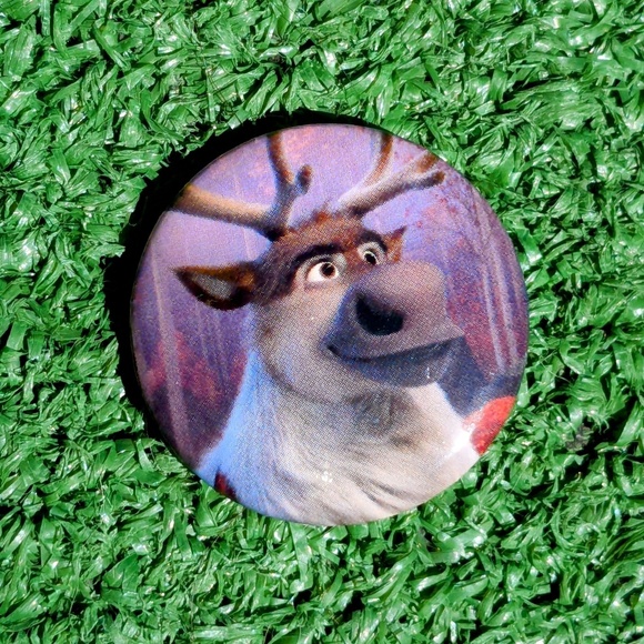 Disney Frozen Elsa/Anna/Kristoff/Sven 1 1/4"Button Pinback Lanyard Charm Set NOS - Picture 5 of 6